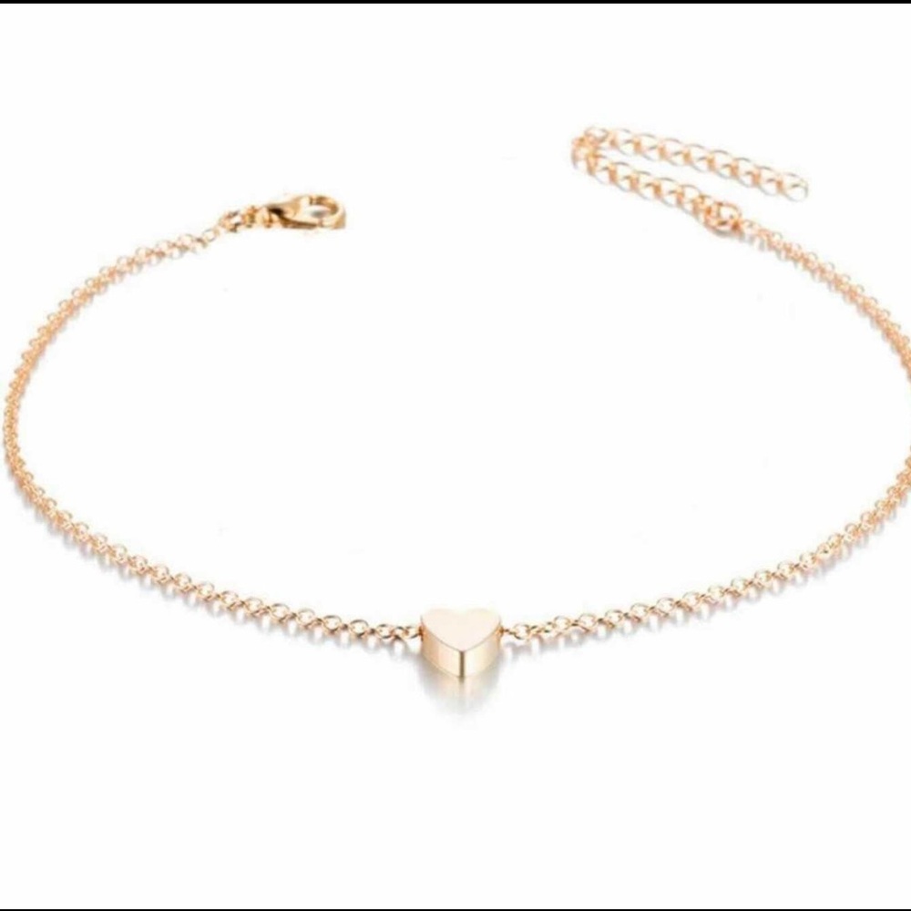 NWT Ankle Bracelet Gold Simple Heart-Shaped. It’s‎ 9” with over 2” extender
